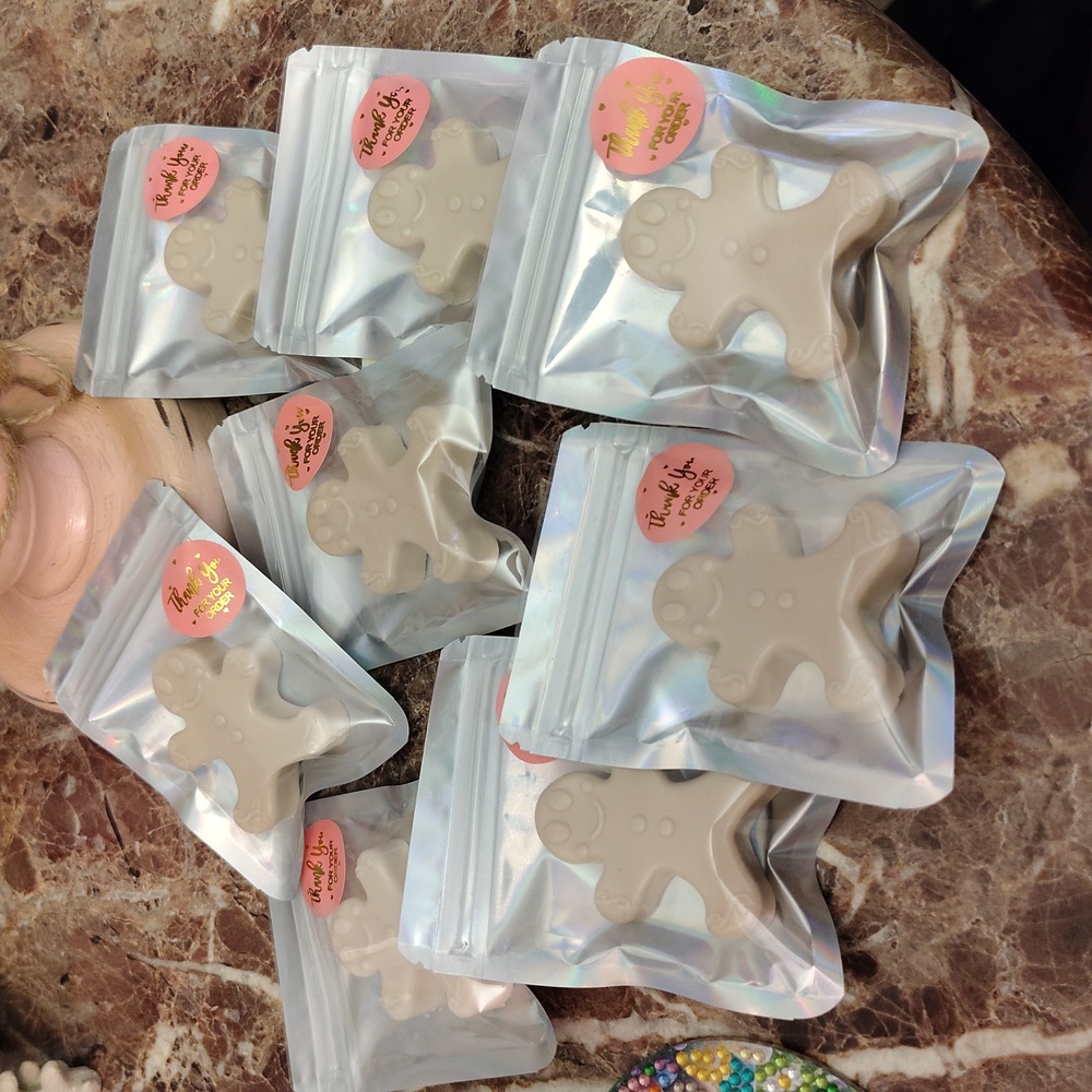 Hand crafted 8 (2"×2") Mini Peppermint Gingerbread Goat's Milk Soaps NWT